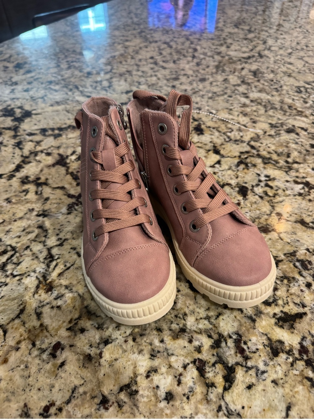 Girls size 2 High-Top Casual Sneakers in Dusty Rose